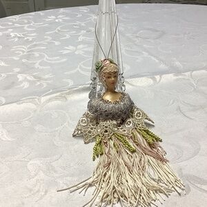 Ladies with Elegance VICTORIAN LADY. MUST SEE